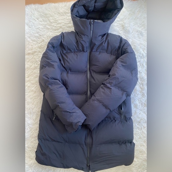 Aritzia The Super Puff™ The Super Puff₂O™ Mid - Rainstop™ - Picture 2 of 15